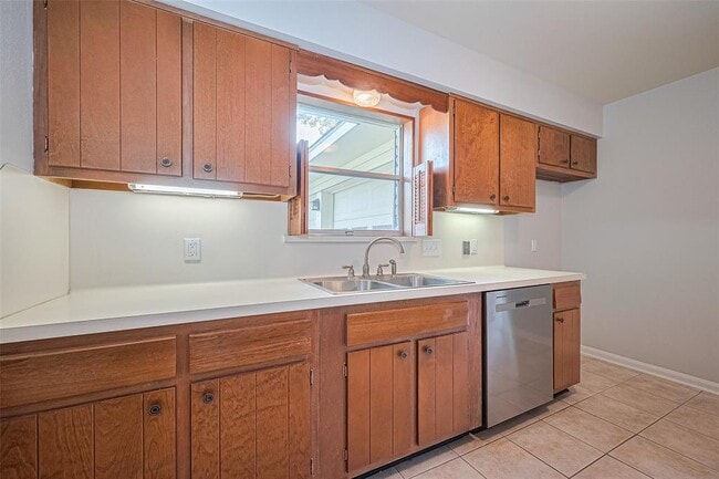 Building Photo - 2530 Bandelier Dr