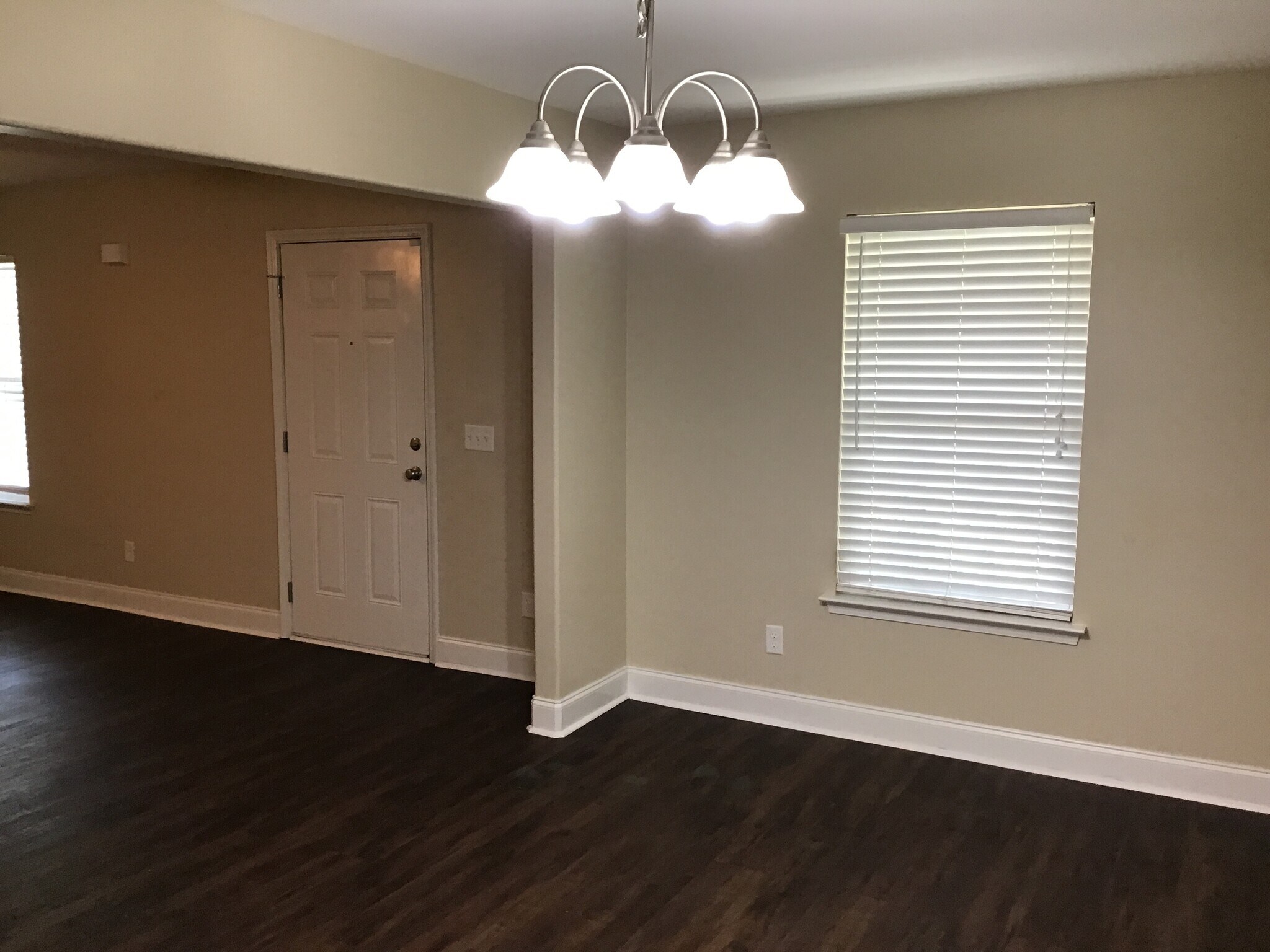 Building Photo - 130 Crossing Cir