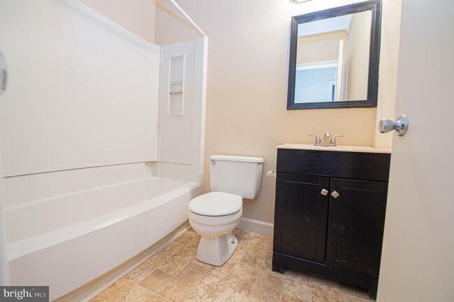 Building Photo - 804 College Ln