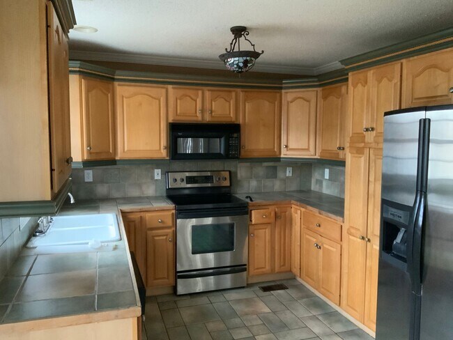 Building Photo - Coolant River Water Front 4 Bedrooms / 2 F...