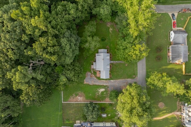 Building Photo - 706 College Ave