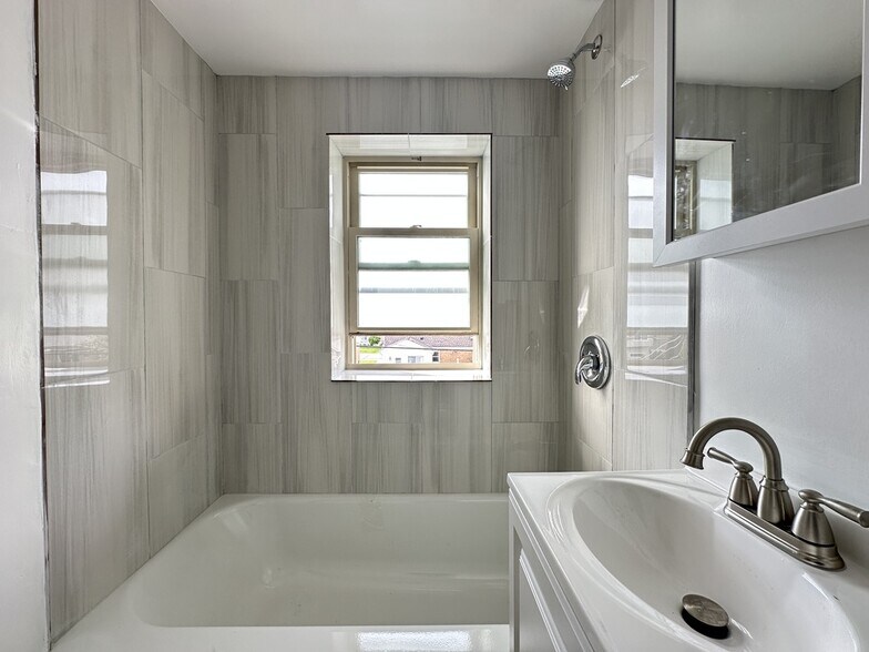 Building Photo - 7632 N Milwaukee Ave