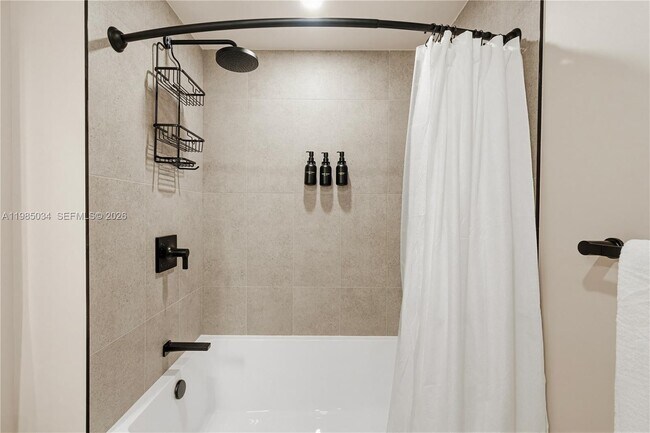 Building Photo - 121 NE 5th St