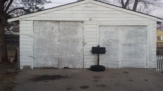 Building Photo - 2409 Oak Dr