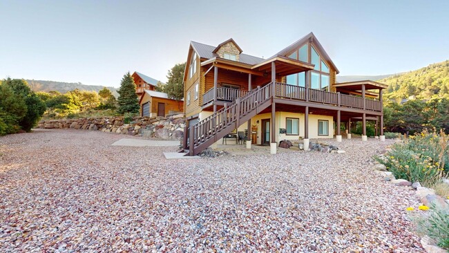 Building Photo - Cabin in Cedar Highlands