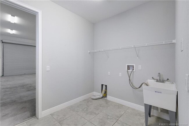 Building Photo - 4982 SE Railway Ave