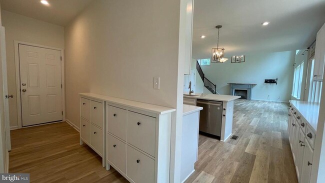 Building Photo - 38 Sutter Dr