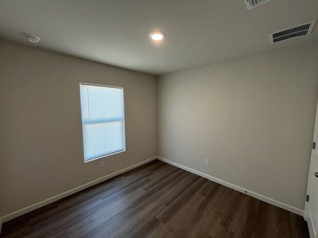 Building Photo - Newer Build 4 Bed/2 Bath In Arizona City