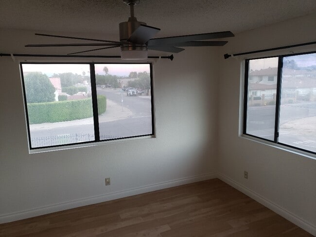 Bedroom 1 with private bathroom and walk in closet - 33085 Moreno Rd