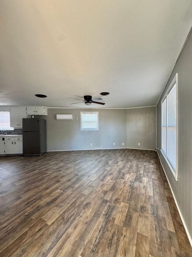 Building Photo - 1 Bedroom Home across from Angelo State Un...