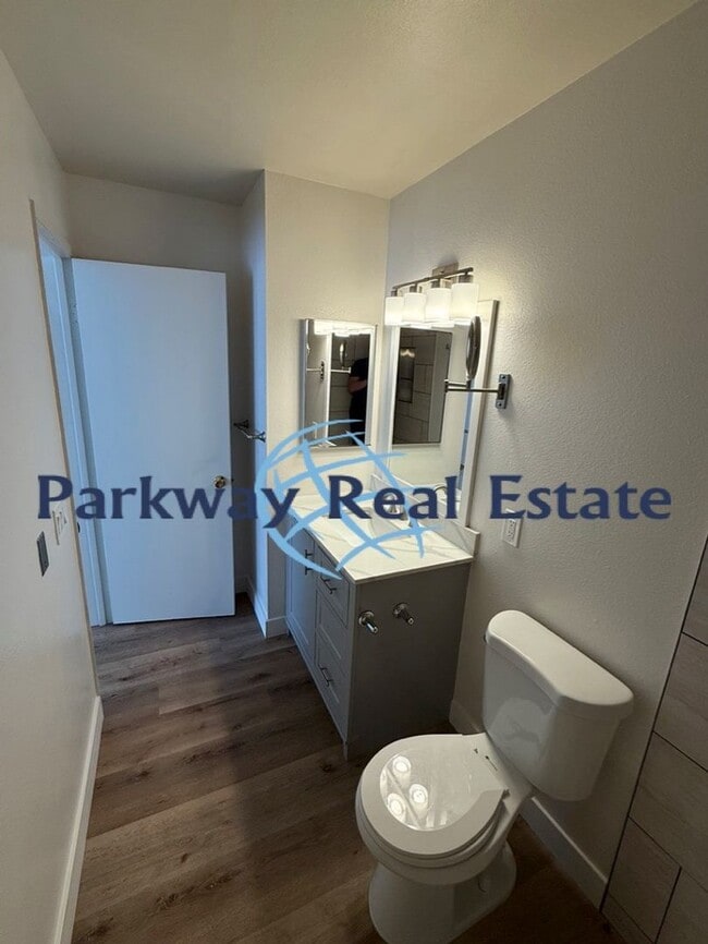 Building Photo - Penthouse Condo in 55+ Community