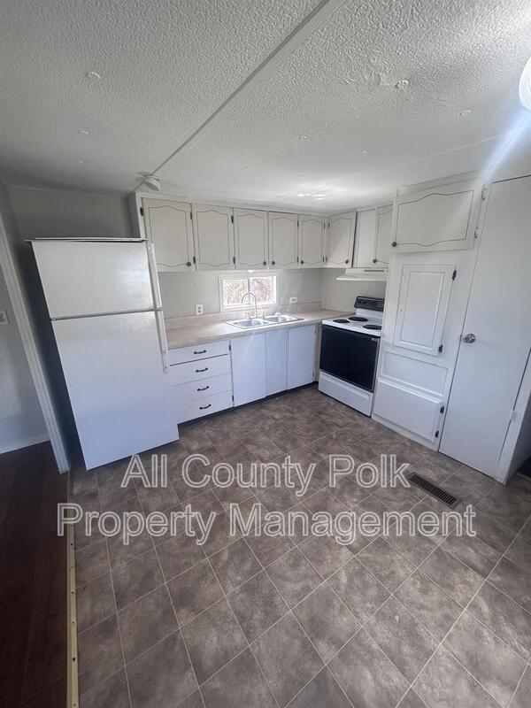 Building Photo - 2735 W 10th St