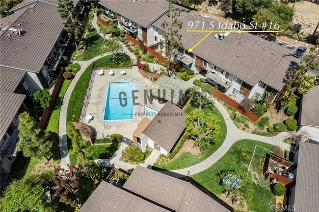 Building Photo - Stunning 2nd Story 3 Bedroom Condo in Woodlake Villas, La Habra