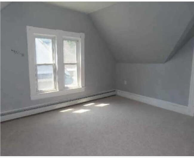 Building Photo - 27 Burtt St