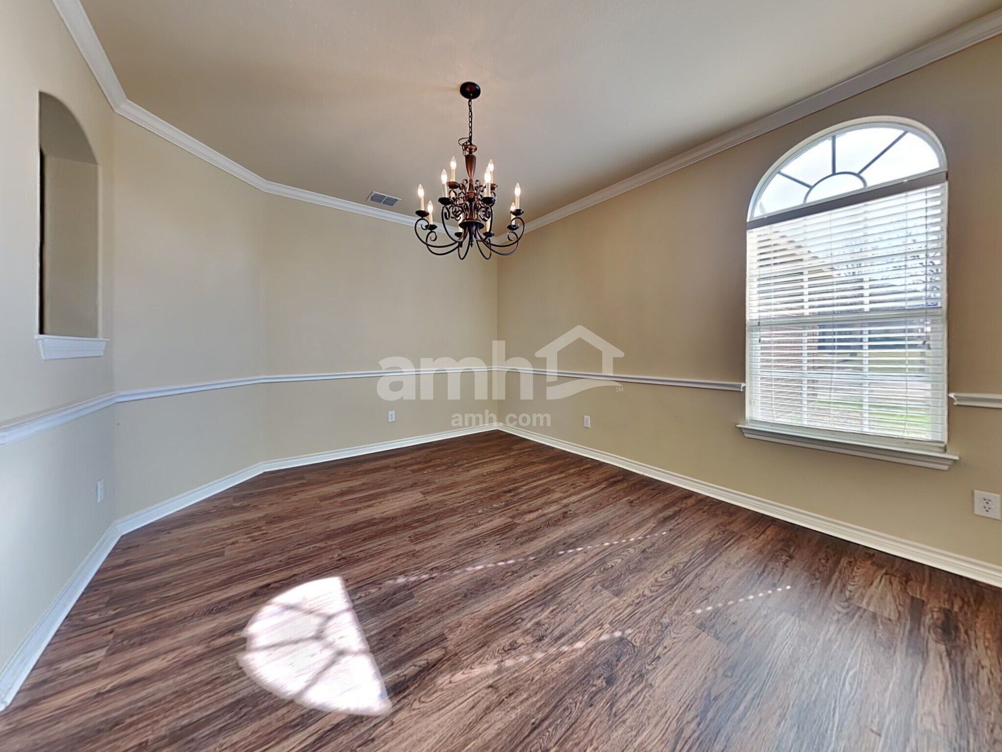 Building Photo - 1703 Chadwick Dr