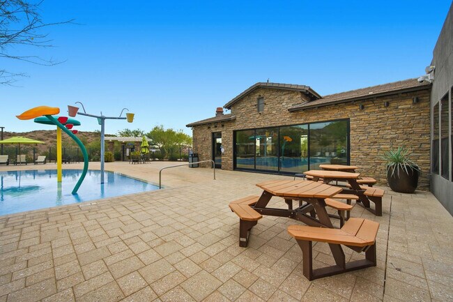 Building Photo - 21359 W Alvarado Rd