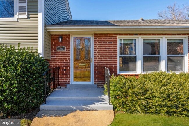 Building Photo - 700 N Mansfield St