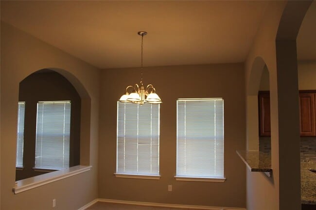 Building Photo - 208 Firwood N