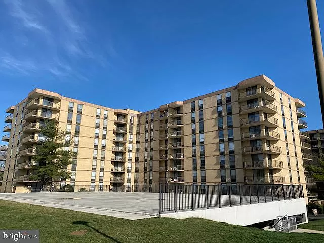 Building Photo - 666 W Germantown Pike