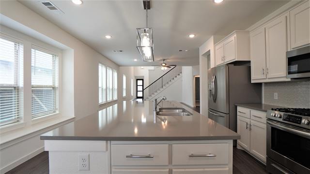 Building Photo - 2417 Doncaster Dr