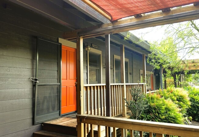 Building Photo - 907 Mustang Ct