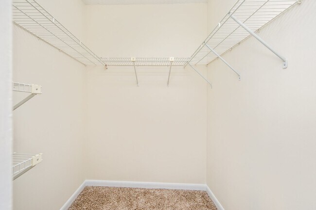 Building Photo - COMING SOON! Cozy 2bd/2ba Townhome Nest in Watersedge