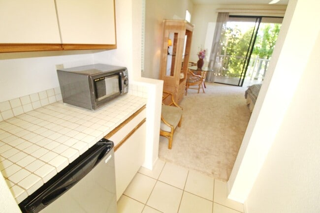 Building Photo - GRAND CHAMPIONS CONDO 2 bed/2bath Furnished -$3700-1 Year Minimum Term