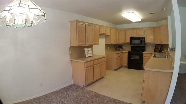 Building Photo - 2100 Silver Fox Dr