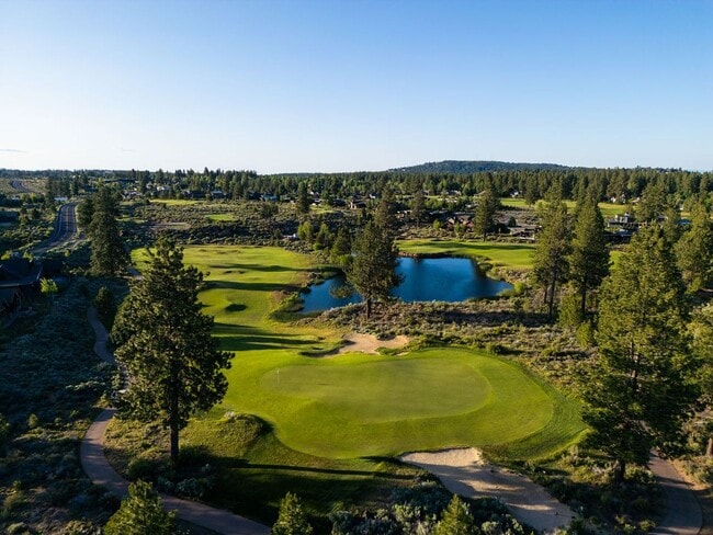 Building Photo - MOVE IN SPECIAL $1500 OFF FIRST MONTHS RENT / Beautiful home in the gated community of Tetherow