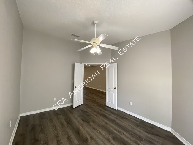 Building Photo - 2110 Bahama Dr