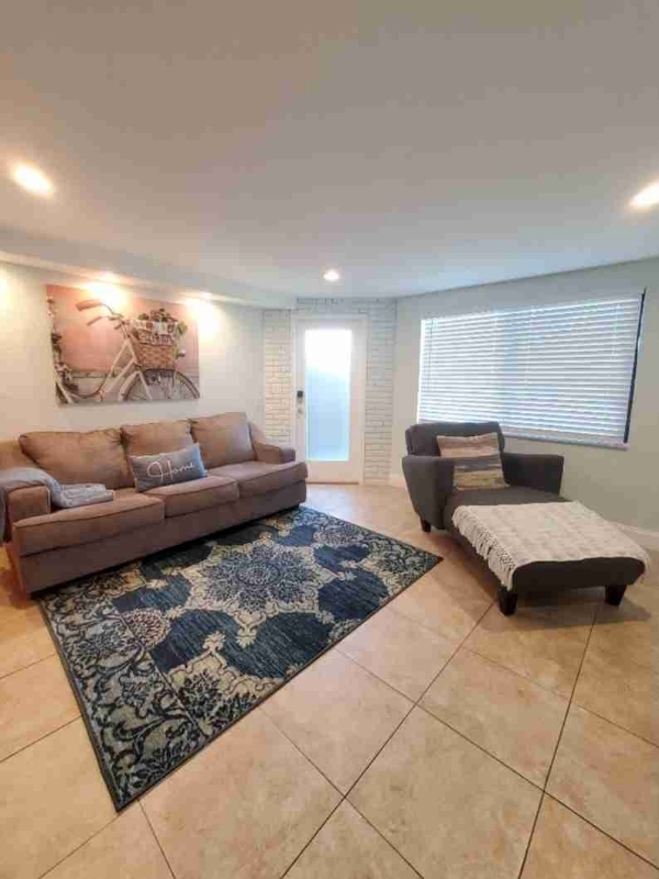 Primary Photo - 700 SE 14th Ct
