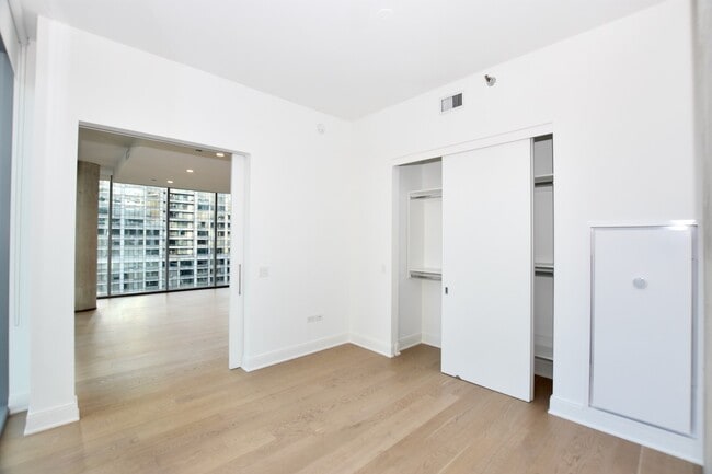 Building Photo - 60 E Randolph St