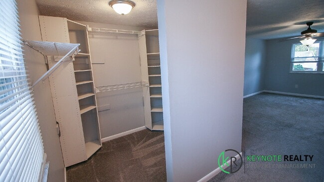 Building Photo - Gorgeous 4 Bedroom, 4 Bathroom Home Availa...