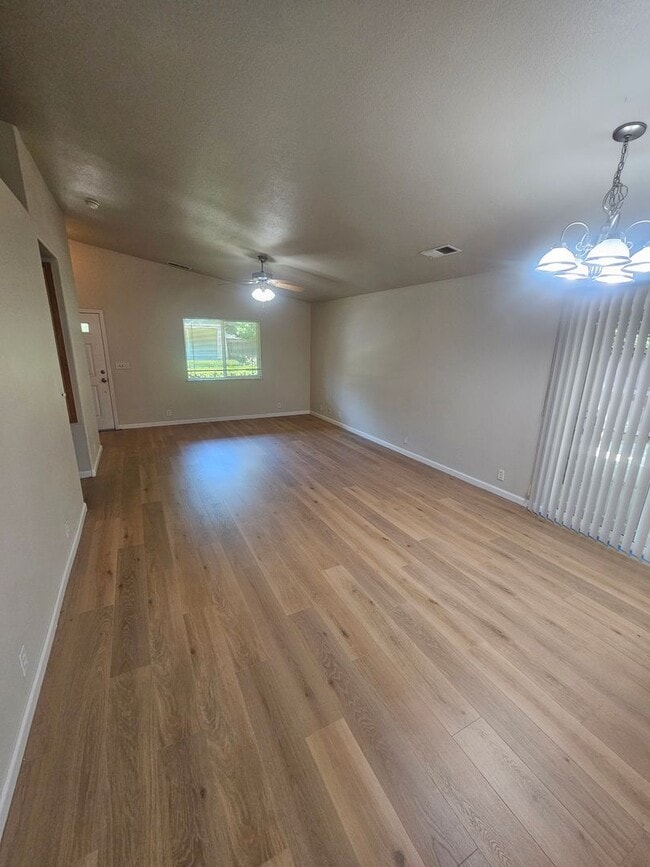 Building Photo - Spacious 3-Bed, 2-Bath Duplex with Private...