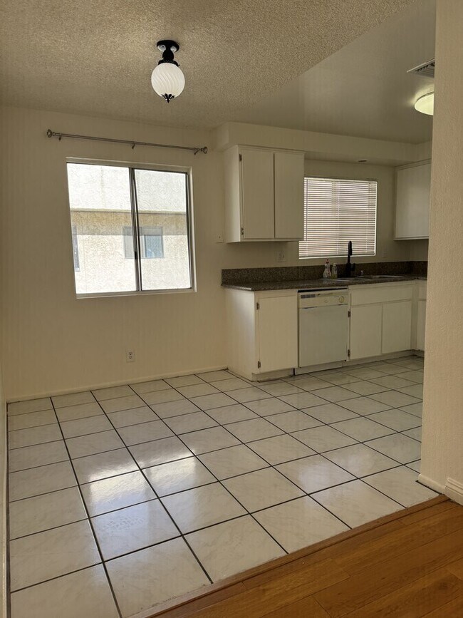 Building Photo - 209 N. Nicholson-D