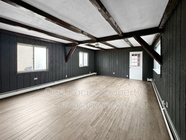 Building Photo - 305 S Jones St