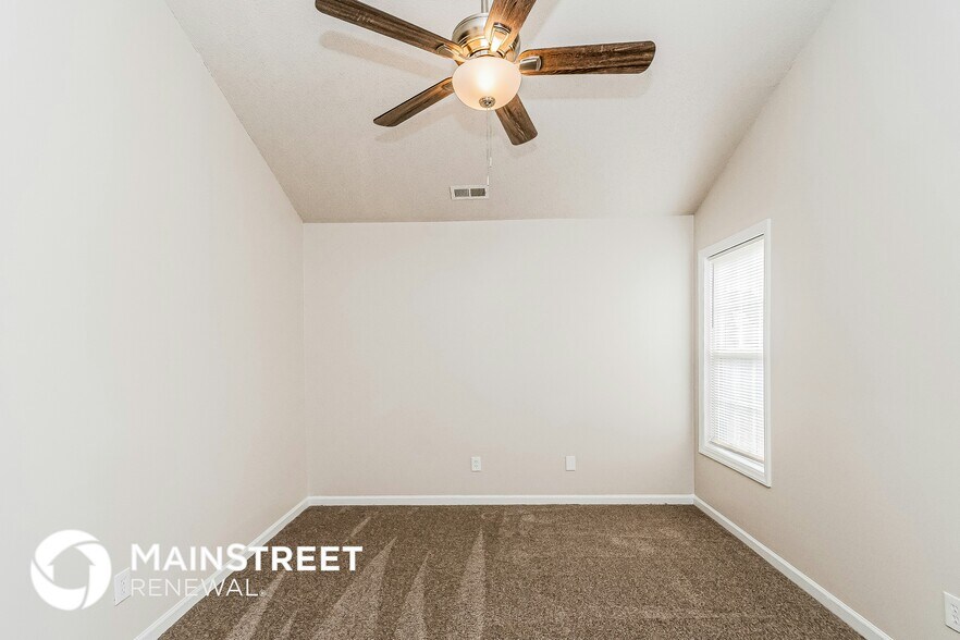 Building Photo - 5112 Parkerwood Dr