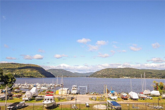 Building Photo - 213 Waterside Close