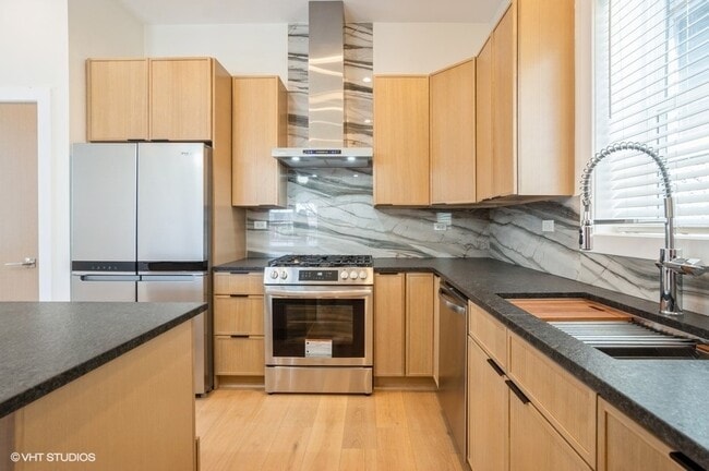 Building Photo - 456 E Oakwood Blvd