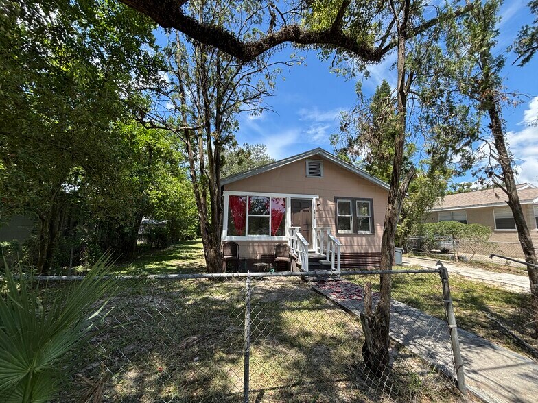 Building Photo - 8410 N Elmer St