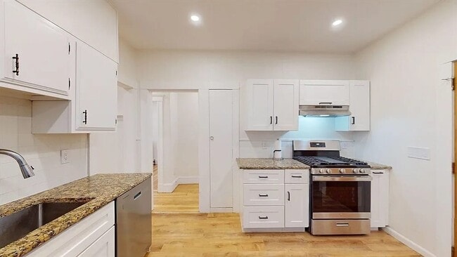 Building Photo - 147 Langdon Ave
