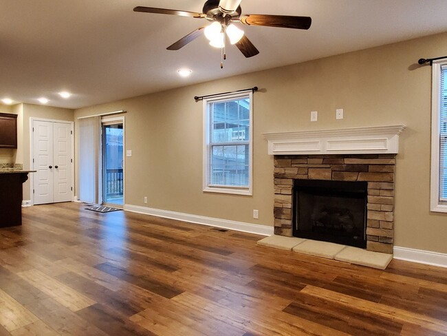 Building Photo - 843 Crestone Ln