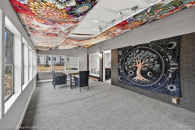 Building Photo - 4448 Greenwood Dr