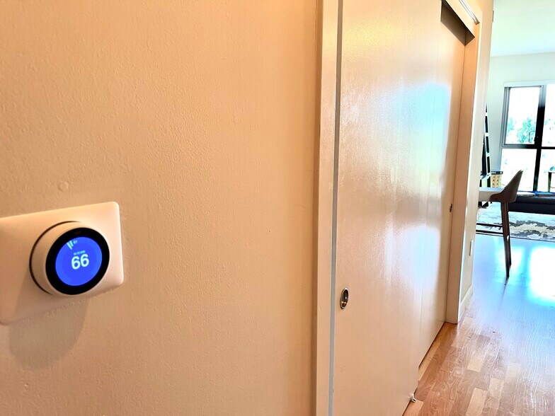 Building Photo - 889 Date St