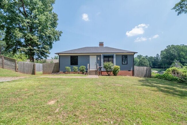Building Photo - Charming Renovated 2BR Home in Revolution Park – Minutes from Uptown Charlotte!