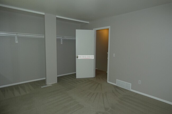 Building Photo - 3870 Broadway