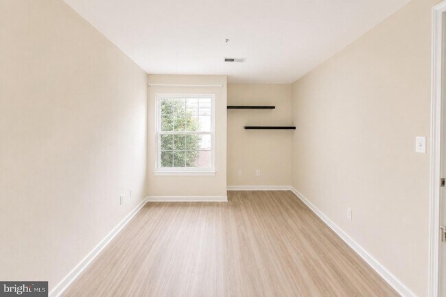 Building Photo - 18501 Fairlight Dr
