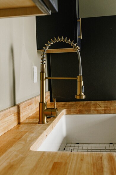 Building Photo - 503 Church St