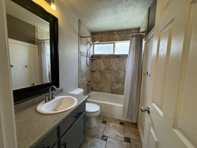 Building Photo - 4931 W Berry Creek Dr