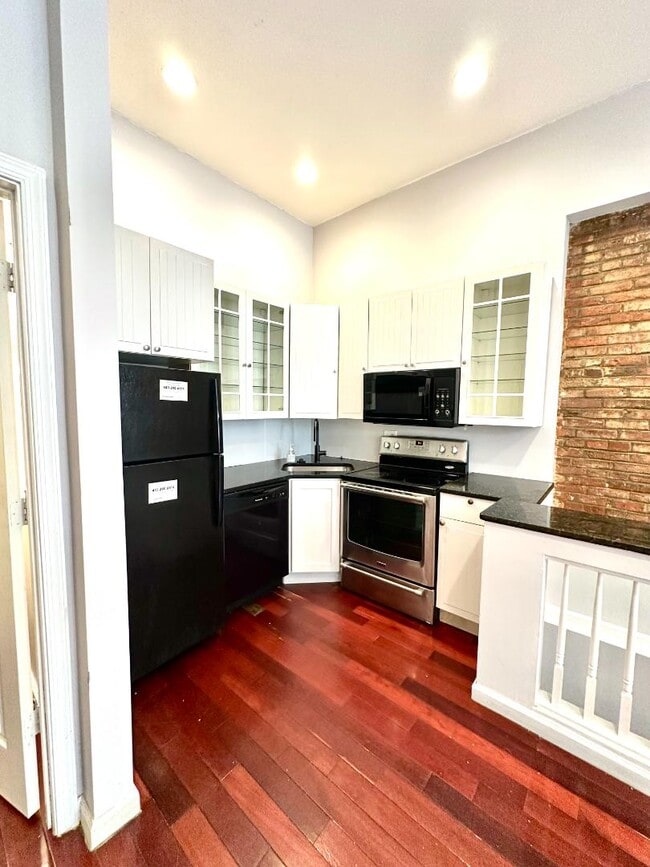 Building Photo - 2215 Eutaw Pl